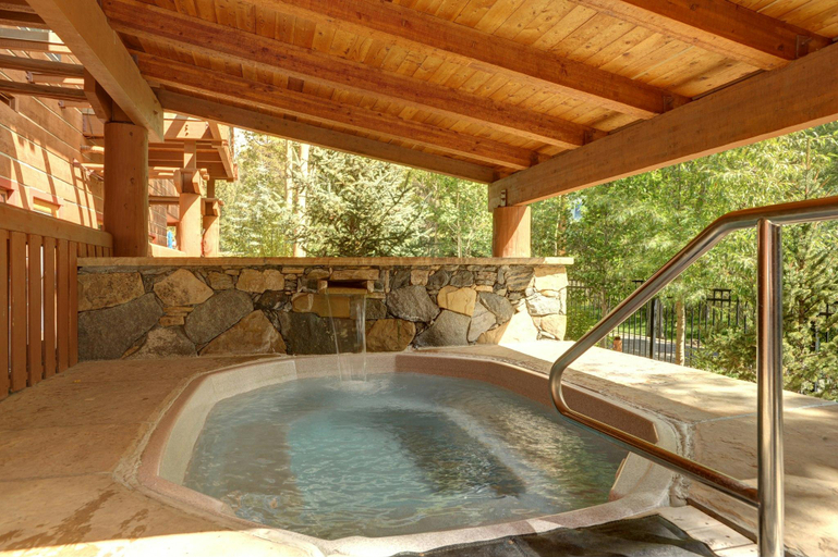 Sport & Beauty 3, Jackpine & Black Bear Lodge, Summit