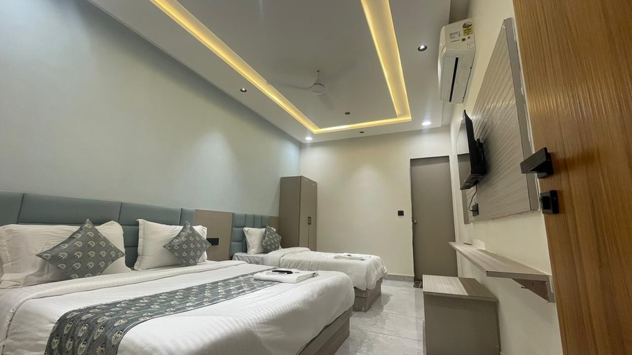 Others 2, Hotel Raddione, Gandhinagar