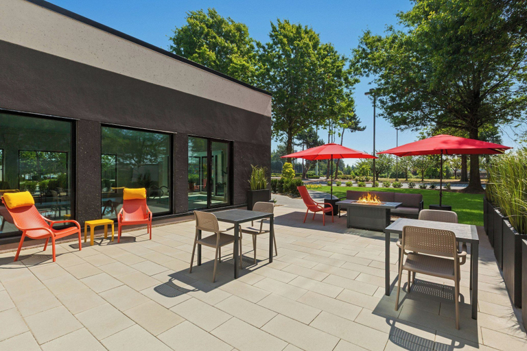 Food & Drinks, Red Roof Inn PLUS+ Vancouver Airport, Greater Vancouver