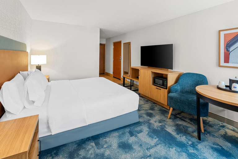 Bedroom 4, Hampton Inn Duluth Canal Park, Lake Superior