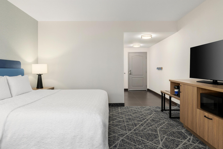 Bedroom 3, Hampton Inn by Hilton Toronto Airport Corporate Centre, Toronto