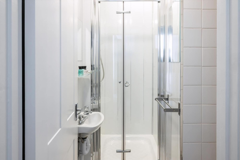 Bathroom 3, Tranquil Pontcanna Mews, Cardiff
