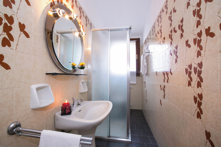 Bathroom 4, Cadenabbia Vista Lago, Como
