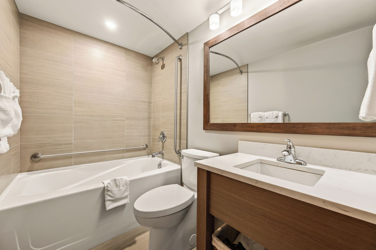 Bathroom 4, Embassy Inn, Capital