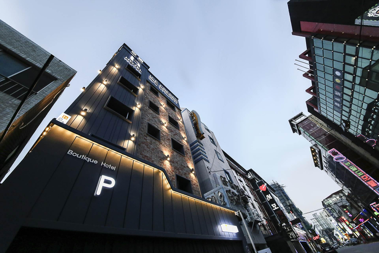 Exterior & Views