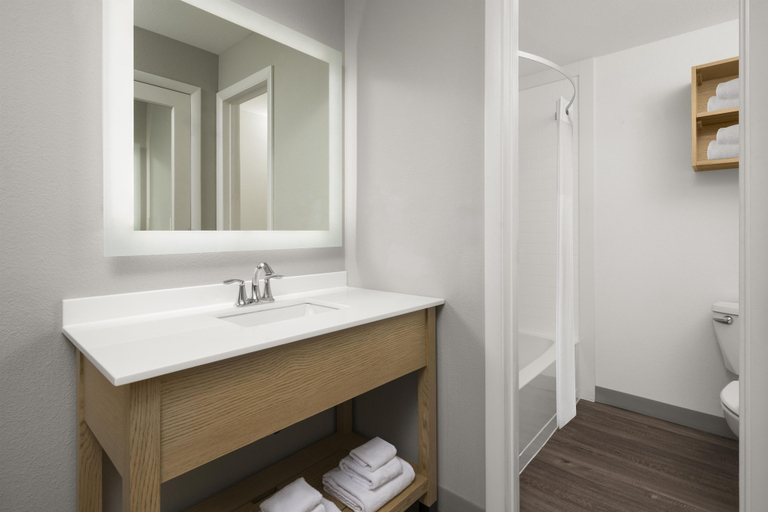 Bathroom 4, Best Western Plus Butte Plaza Inn, Silver Bow