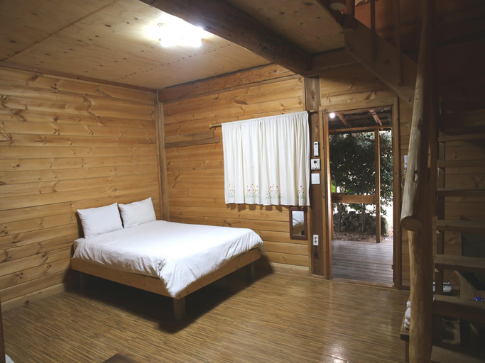Bedroom 2, Log Park Holiday Hotel, Jeju
