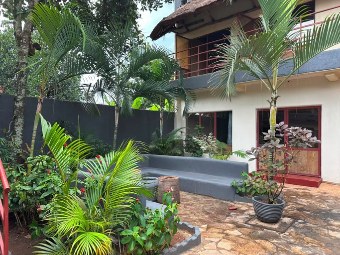 Others 4, Lakeshore safari lodge, Entebbe
