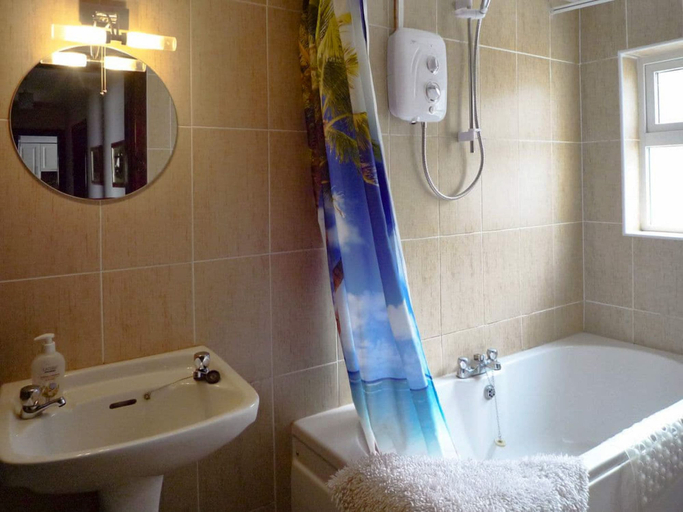 Bathroom, The Lodge Rossbeigh