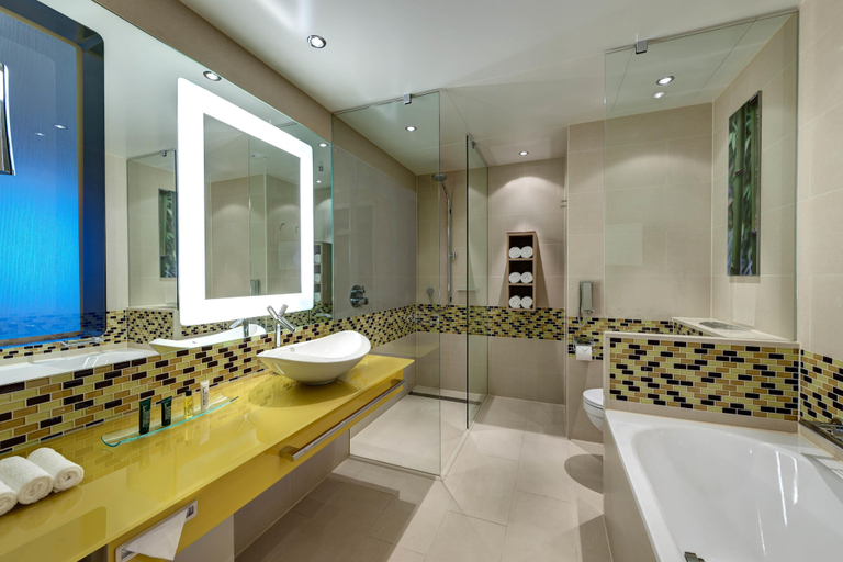Bathroom 5, Hilton Frankfurt Airport, Frankfurt am Main