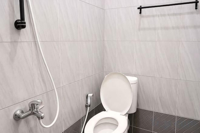 Bathroom, Rays Residence, West Jakarta