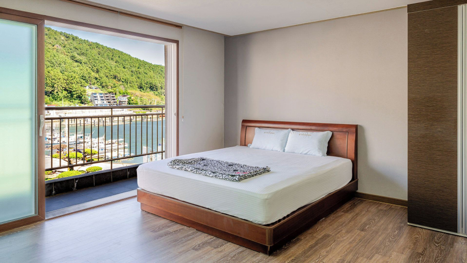 Bedroom 1, Tongyoung Misung Sweet Pension, Tongyeong