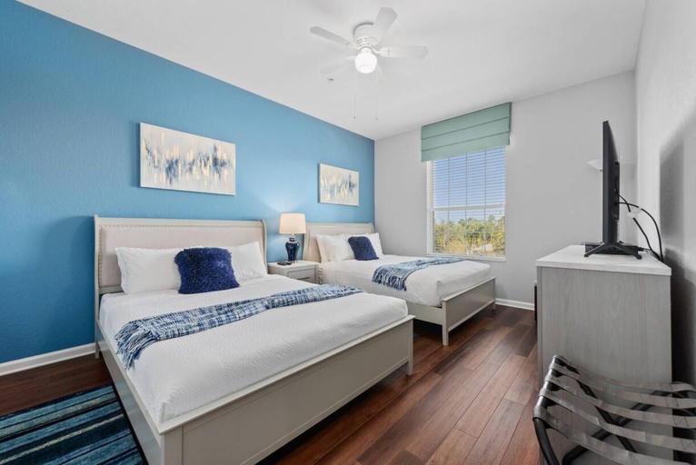 Others 3, Vista Cay 3BR Condo w/ Balcony & Heated Pool, Orange