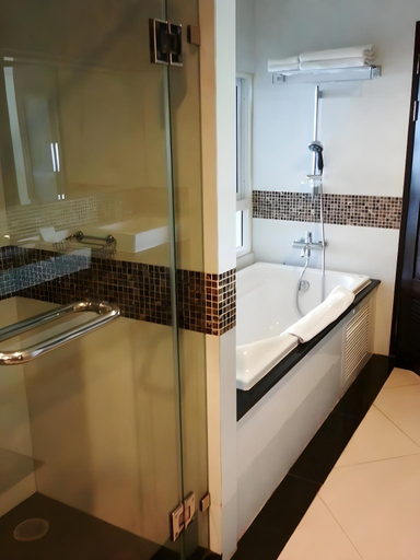 Bathroom 4, August Suites, Pattaya