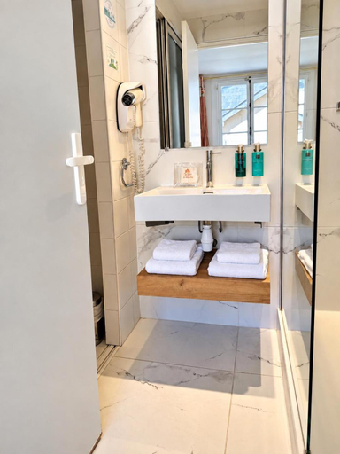 Bathroom, Le Viscos, Hautes-Pyrénées