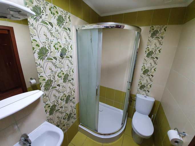 Bathroom 2, Albinos, Łańcut
