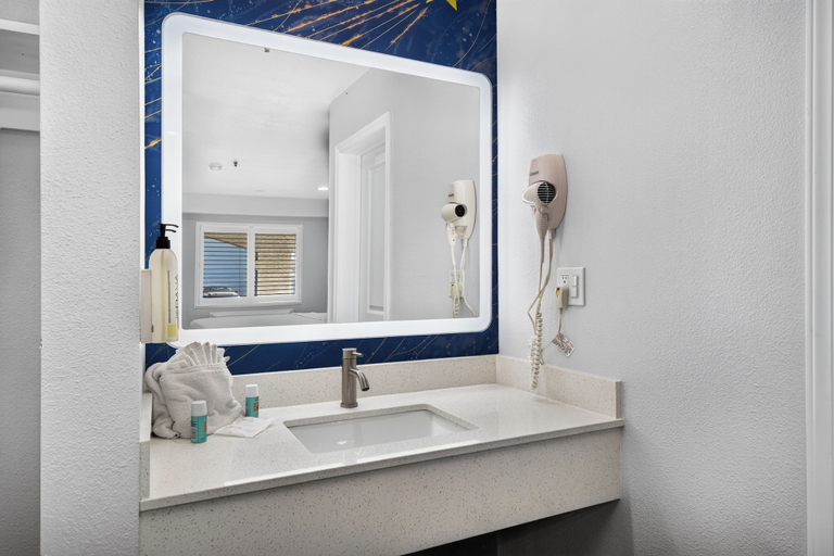 Bathroom 4, Best Star Inn - LA Commerce Casino, Citadel & I-5, Los Angeles