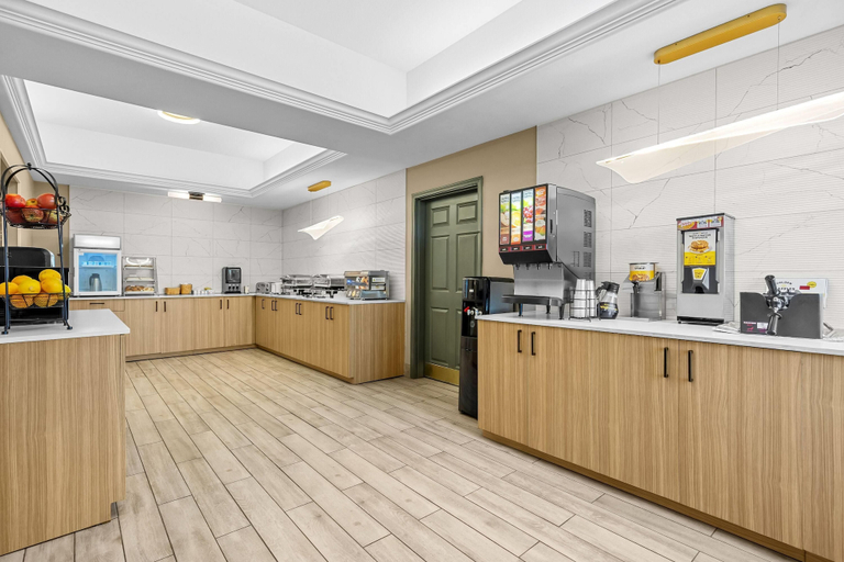 Food & Drinks 5, La Quinta Inn & Suites by Wyndham Rifle, Garfield