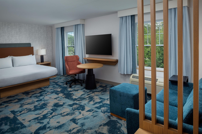 Bedroom 3, Hampton Inn & Suites North Conway, Carroll
