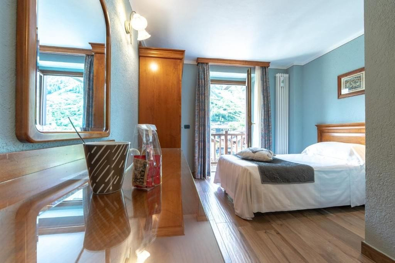 Bedroom 2, Hotel du Glacier, Aosta