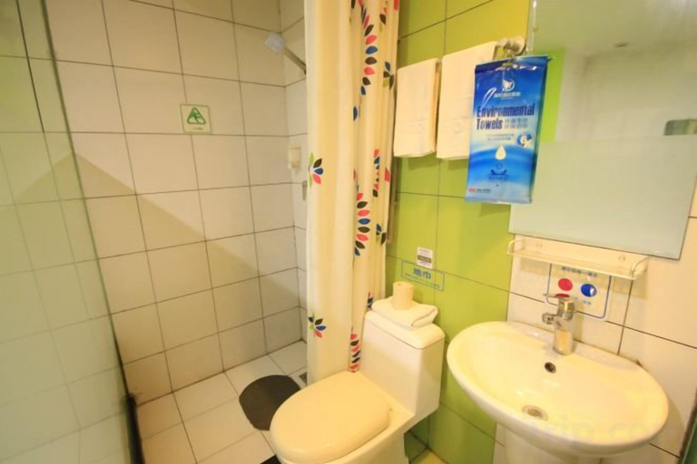 Bathroom 4, 100 Hotel (Guangzhou Panyu Shiqiao Metro Station), Guangzhou