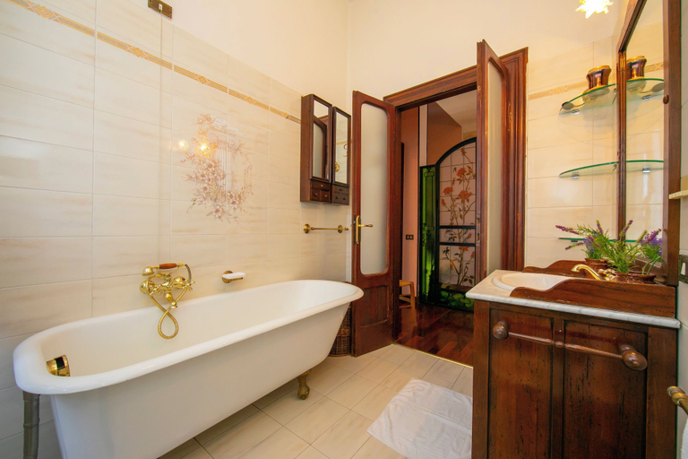 Bathroom 3, Villa Barbara, Brescia