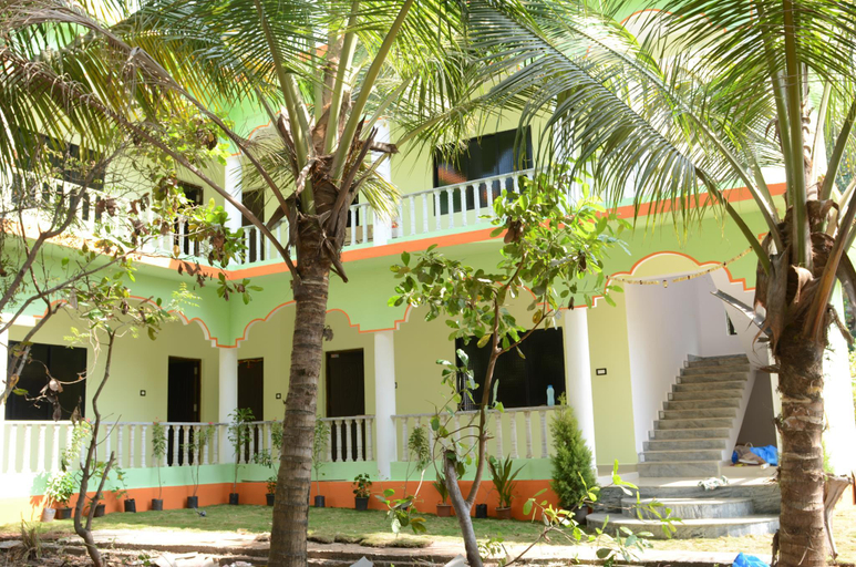 Exterior & Views