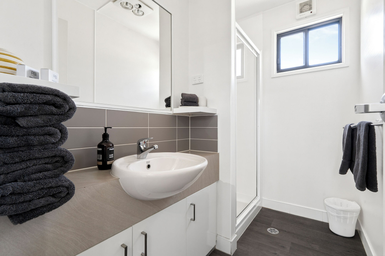 Bathroom 4, Apollo Bay Waterfront Motor Inn, Colac-Otway - South