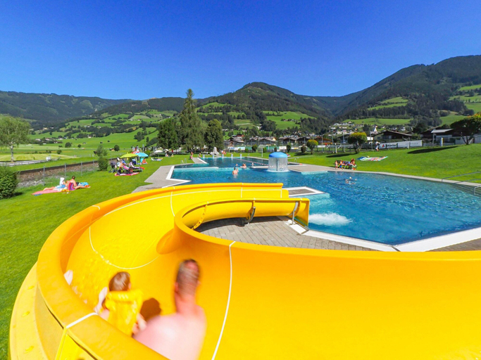 Sport & Beauty 4, Chalet in Piesendorf Near Ski Slopes, Zell am See