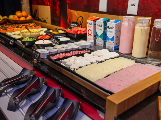 Food & Drinks 5, Ibis Guaratingueta Aparecida - Próximo ao Circuito da Fé e Frei Galvão, Guararapes