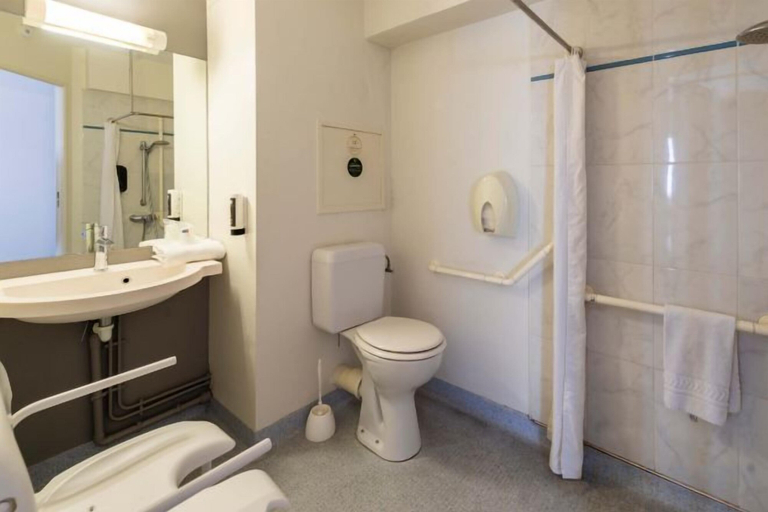 Bathroom 4, B&B HOTEL Montauban, Tarn-et-Garonne