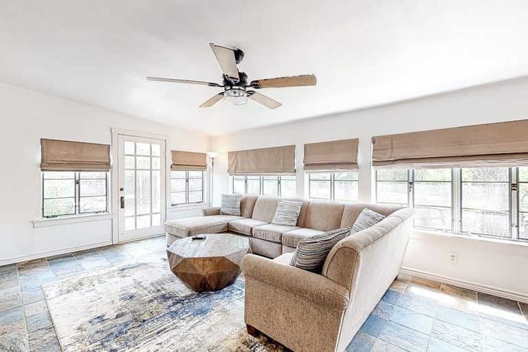 Others 3, Enchanting Home With Fireplace, Full Kitchen, Patio, Central AC, & Washer/dryer, Gillespie