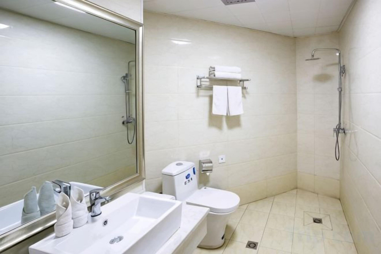Bathroom 4, Xiyan International Hotel, Baiyin