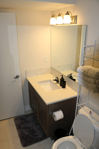 Others 5, Lovely Guest Suite in Calgary, Division No. 6