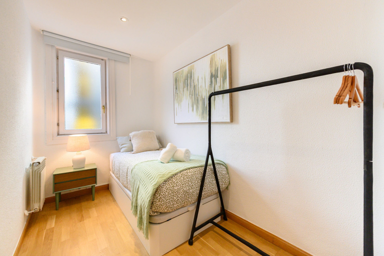 Others 2, M Fer55d Amplio Piso 3 Dormitorios en Moncloa, Madrid