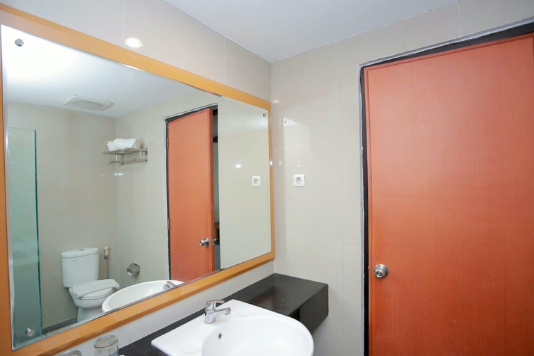 Bathroom 3, Parkside Mandarin Hotel Pekalongan, Pekalongan