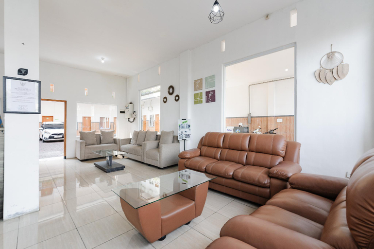 Public Area 3, Urbanview Hotel Sky Batu Malang by RedDoorz, Malang