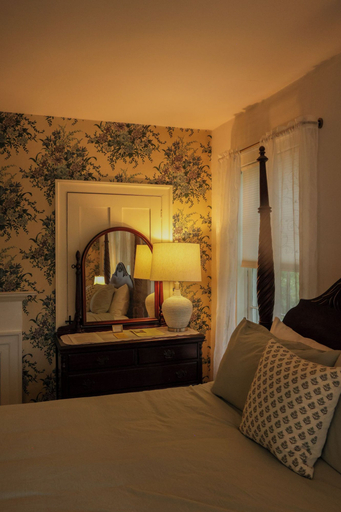 Bedroom 2, Centennial House, Franklin