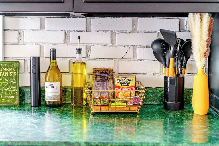 Food & Drinks 4, Jungle House Luxury Stays - Downtown Chillicothe, Ross