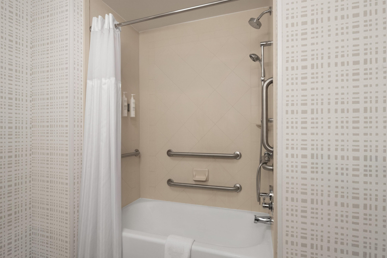 Bathroom 4, Hampton Inn & Suites Chadds Ford, Delaware