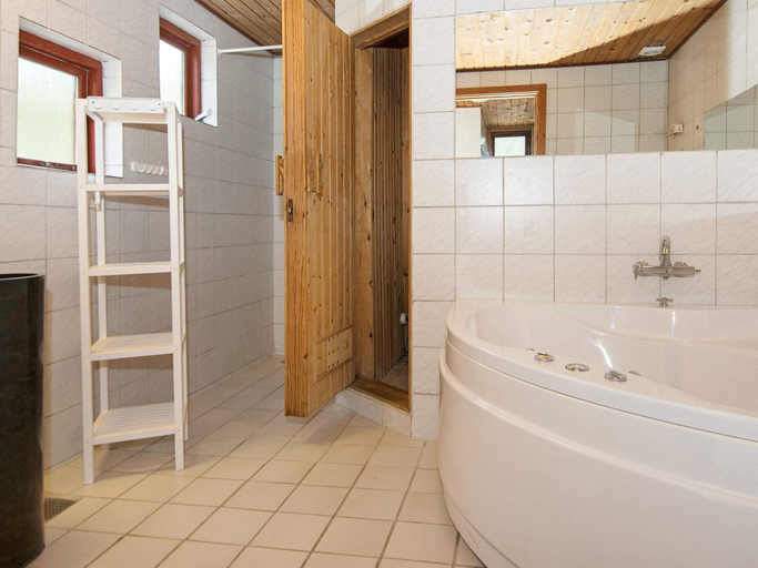 Bathroom 3, Spacious Holiday Home in Storvorde With Sea Nearby, Skanderborg