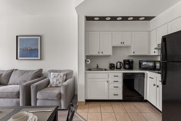 Others 4, Pool View Suite Near Disney, 1BR Comfort, Orange