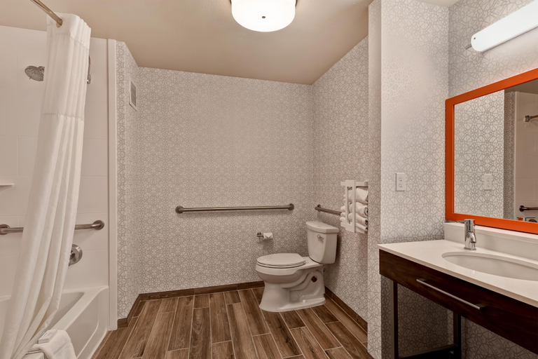 Bathroom 4, Hampton Inn & Suites Rohnert Park - Sonoma County, Sonoma