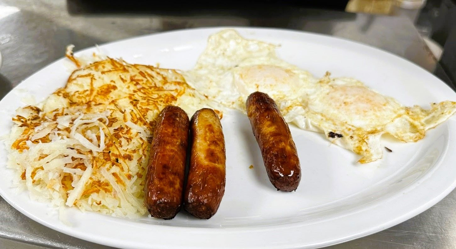 Food & Drinks 5, Travelodge by Wyndham Regina, Division No. 6