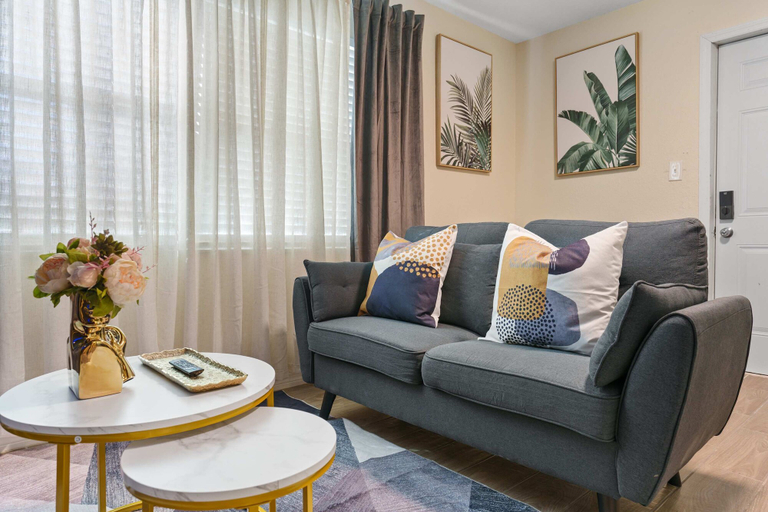 Others 4, King Bed WFH Setup - Pet Friendly 1BR Stay, Hillsborough