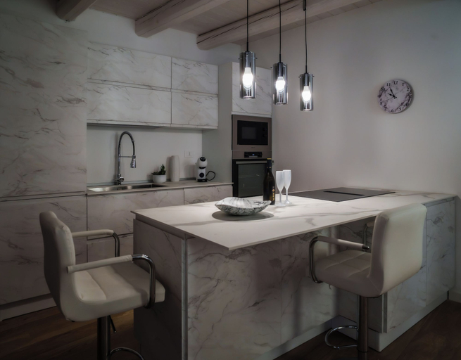 Others 4, NEW! Urban Wine Studio Apt con terrazzo, Gorizia
