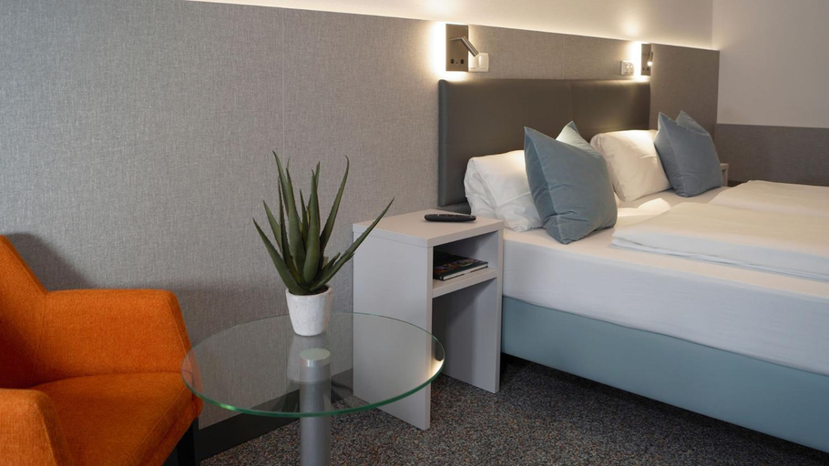 Bedroom 2, Hotel Lamm, Würzburg