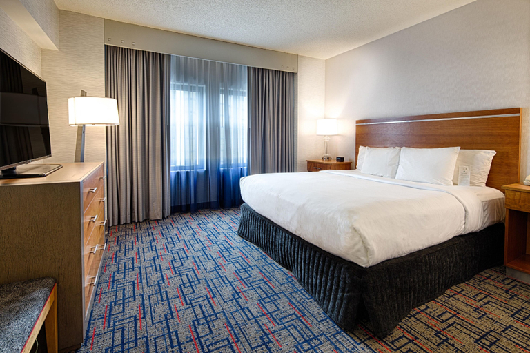 Bedroom 3, Embassy Suites by Hilton Chicago O'Hare Rosemont, Cook