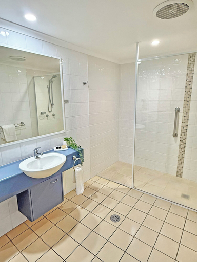 Bathroom 4, Beachside Holiday Apartments, Port Macquarie-Hastings - Pt A