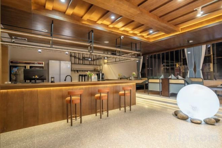 Food & Drinks 5, Shanxia Hotel, Nyingtri